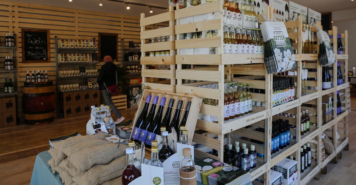 ausgewählte Produkte, Wein, Getränke und mehr im Biofisch Ab-Hof-Laden in Hetzendorf
